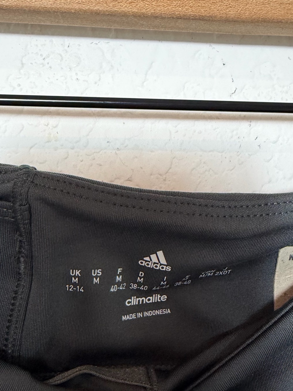 Adidas 3/4 Tight Mid Rise Leggings Medium NWT - Picture 2 of 5